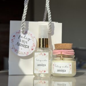 kit lembrancinha personalizada com Mini Vela Aromática e Home Spray